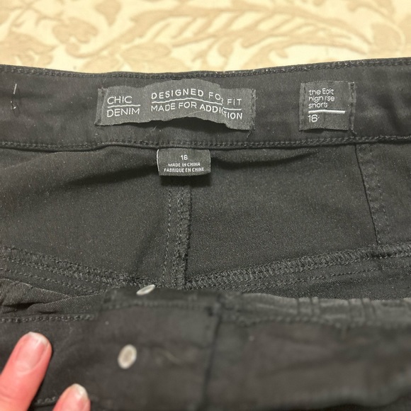 City Chic Super High Waist Knee Length
Short - black SZ 16 - Picture 6 of 11